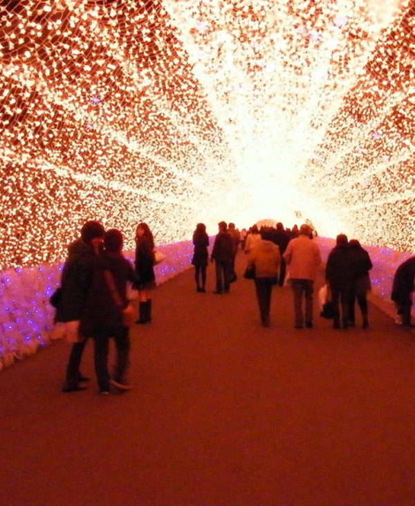 Sôi động các địa điểm vui chơi Giáng sinh năm nay tại TPHCM ảnh 3