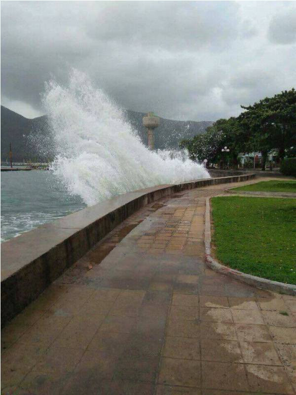 Côn Đảo bắt đầu có mưa lớn, gió giật mạnh dần lên ảnh 1