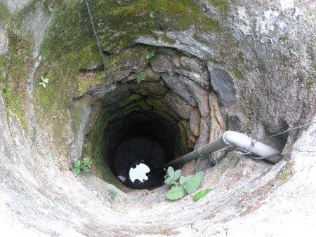 Bên trong giếng “lạ”