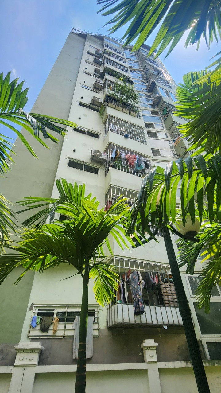 Tòa nhà chung cư mini số 45 ngõ 80 Hoàng Đạo Thành được xây kín đất