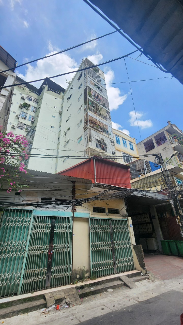 Mặt trước tòa nhà chung cư mini số 45 ngõ 80 Hoàng Đạo Thành