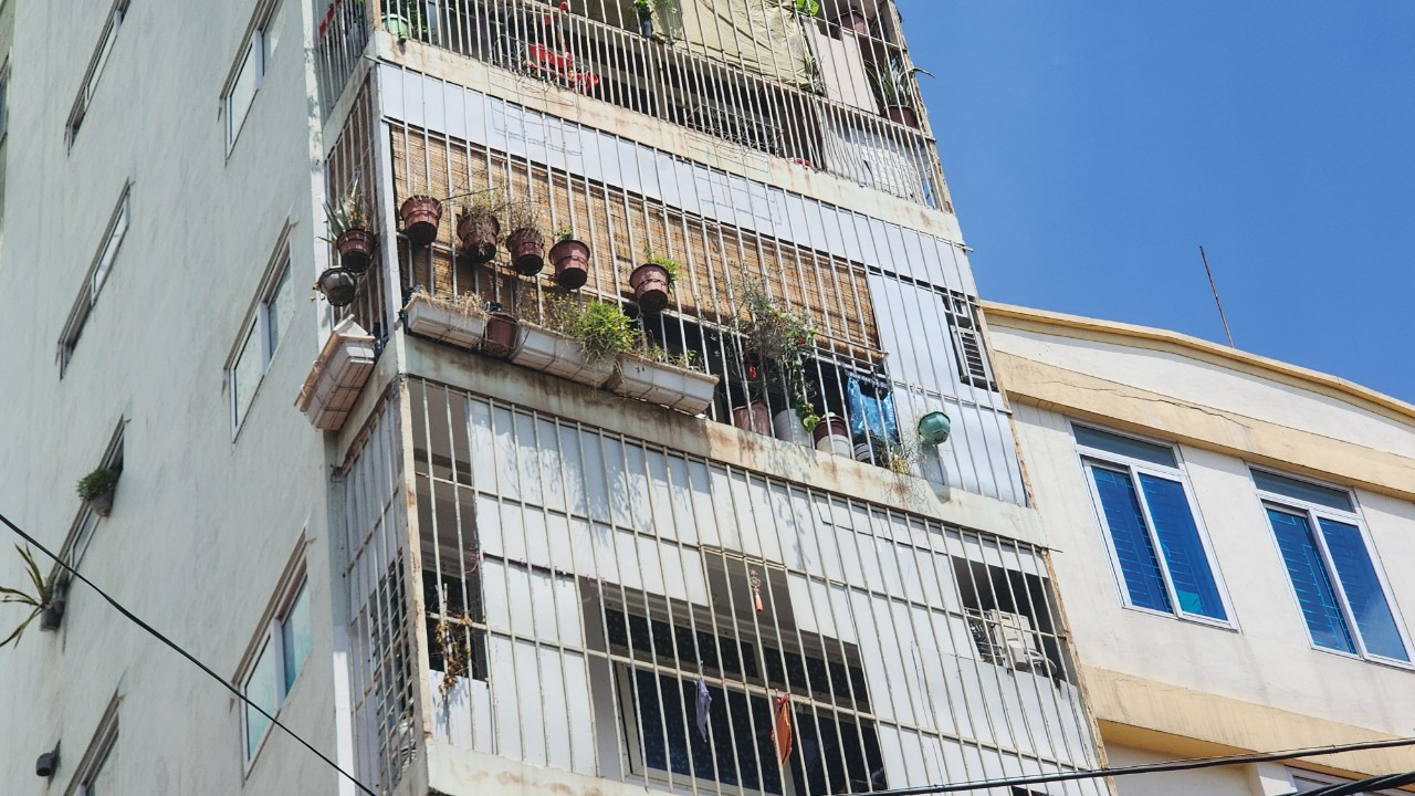 Người dân chung cư mini số 45 ngõ 80 Hoàng Đạo Thành làm chuồng cọp rất nguy hiểm