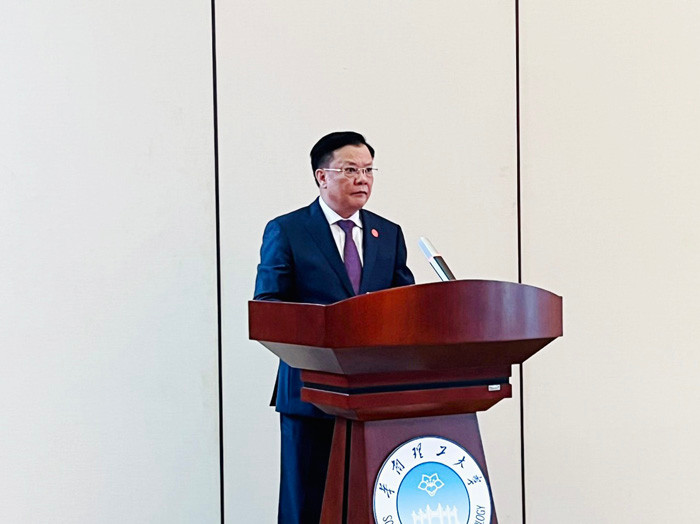 Bí thư Thành ủy Hà Nội Đinh Tiến Dũng phát biểu tại lễ bế giảng Bí thư Thành ủy Hà Nội Đinh Tiến Dũng phát biểu tại lễ bế giảng