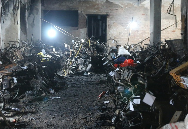 Hiện trường vụ cháy chung cư mini tại quận Thanh Xuân Hiện trường vụ cháy chung cư mini tại quận Thanh Xuân