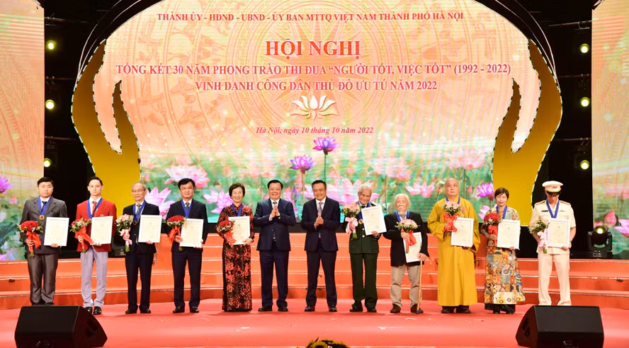 Lễ Vinh danh "Công dân Thủ đô ưu tú" năm 2022 Lễ Vinh danh "Công dân Thủ đô ưu tú" năm 2022