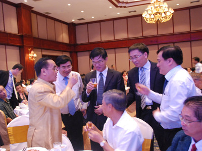 Nâng ly Kin khẩu Xamaki.... Nâng ly Kin khẩu Xamaki...