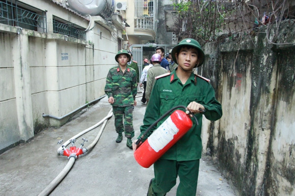 Phải dùng bình cứu hỏa loại mini để tiếp cận hiện trường