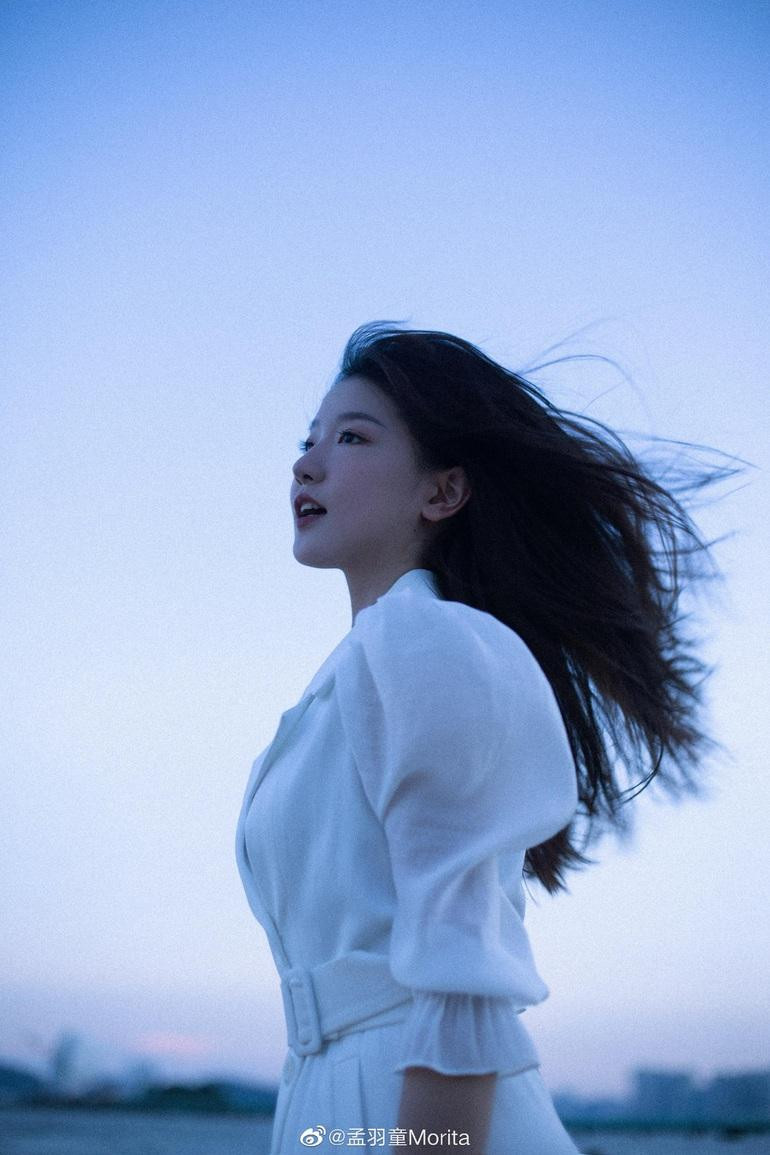 Mạnh Vũ Đồng được nữ doanh nhân Đổng Minh Châu chú ý khi tham gia một chương trình truyền hình thực tế.