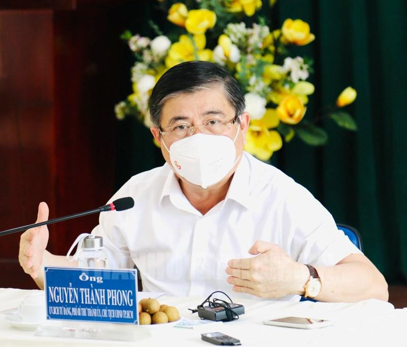 Chủ tịch UBND TPHCM Nguyễn Thành Phong tại buổi làm việc với quận Bình Thạnh về công tác phòng chống dịch chiều 1/8. Ảnh: Thành ủy TPHCM