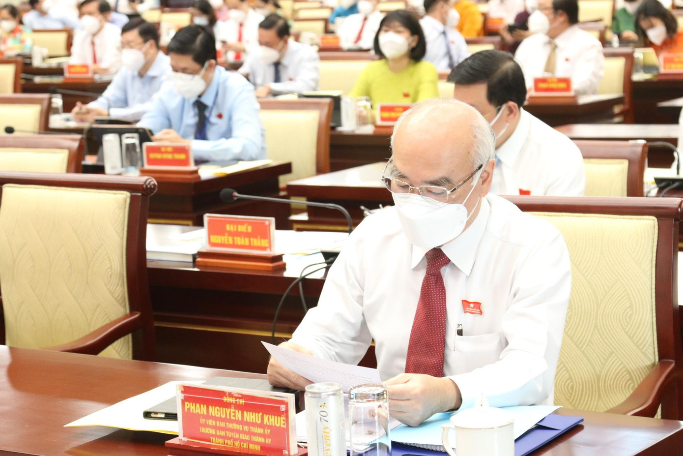 Các đại biểu HĐND TPHCM làm việc tại kỳ họp thứ 2