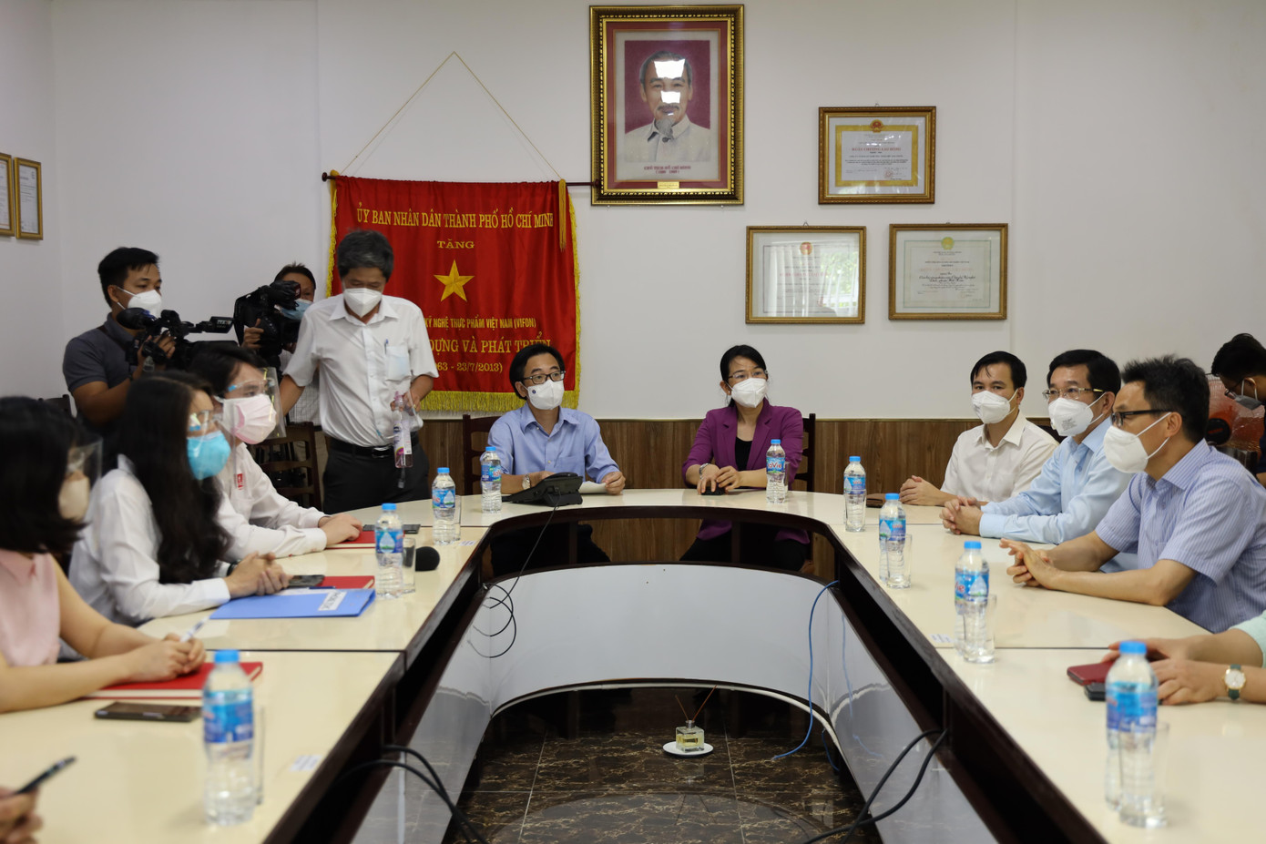 Phó Thủ tướng Vũ Đức Đam làm việc với công ty VIFON. Ảnh: TTBC