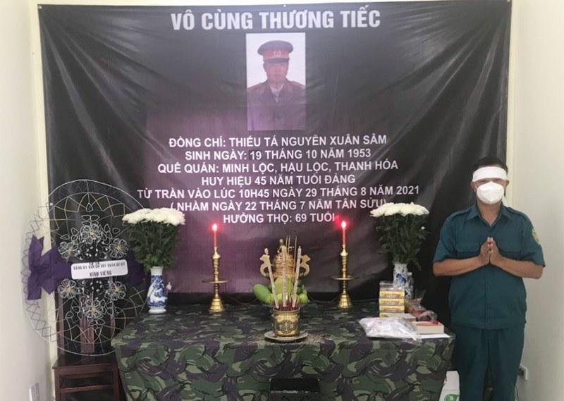 Ông Nguyễn Thanh Sơn bên bàn thờ vọng cha được lập tại Ban Chỉ huy Quân sự phường Đông Hưng Thuận (quận 12). Ảnh: Thành ủy TPHCM Ông Nguyễn Thanh Sơn bên bàn thờ vọng cha được lập tại Ban Chỉ huy Quân sự phường Đông Hưng Thuận (quận 12). Ảnh: Thành ủy TPHCM