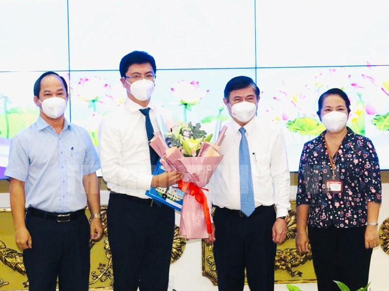 Ông Nguyễn Duy An (thứ 2 từ trái qua). Ảnh: Thành ủy TPHCM Ông Nguyễn Duy An (thứ 2 từ trái qua). Ảnh: Thành ủy TPHCM