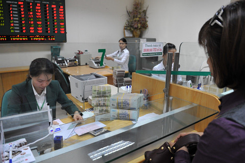 Lãnh đạo các nhà băng lớn đều hứa thực hiện đúng chỉ đạo của Thống đốc Nguyễn Văn Bình để giảm lãi suất cho vay về dưới 15% một năm từ 15/7. Ảnh: Hoàng Hà. 