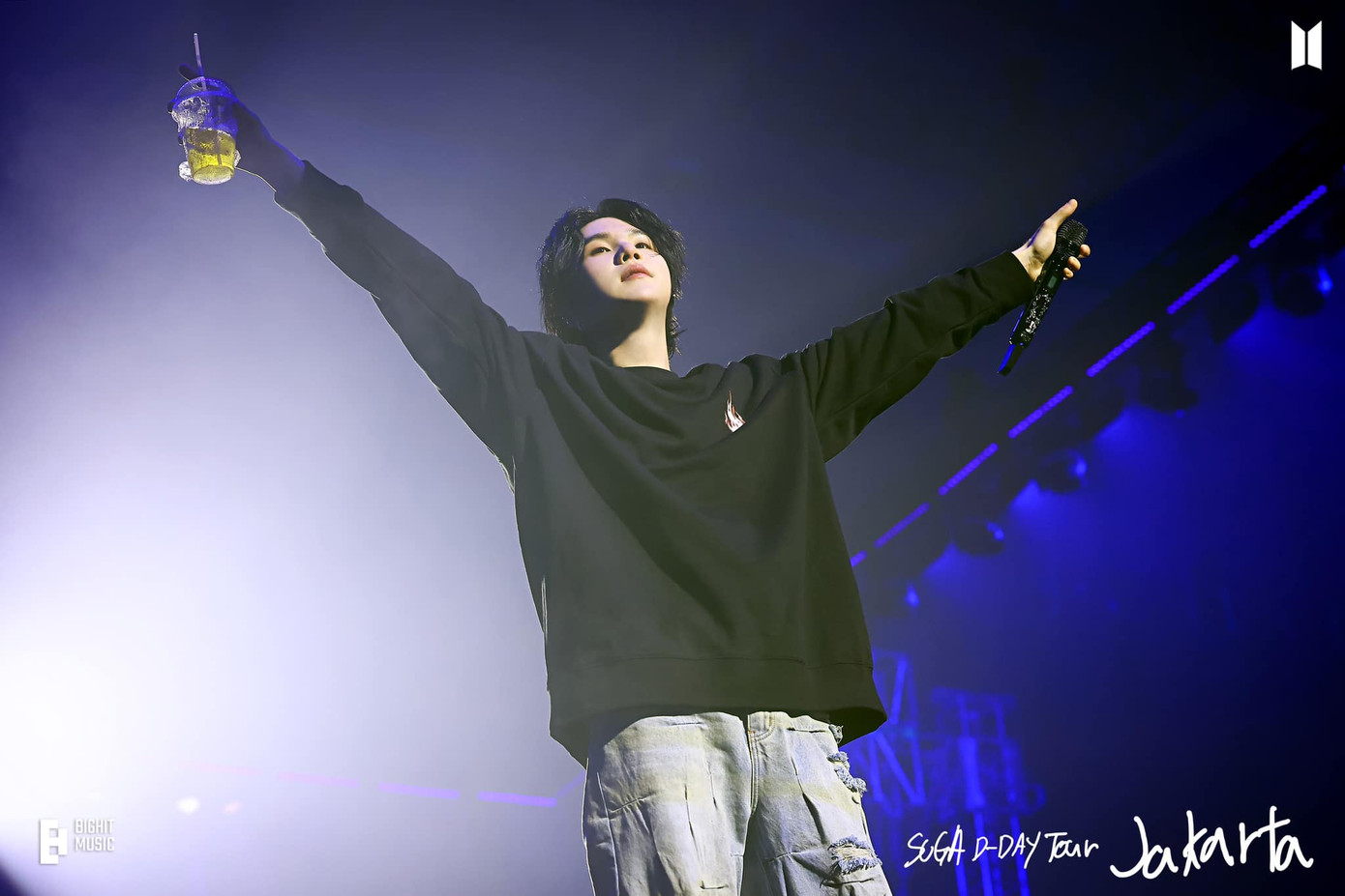 Với việc nhận được Huân chương Văn hóa vào năm 2018, cả bảy thành viên đều được đặc cách hoãn nhập ngũ cho tới năm 30 tuổi, SUGA là thành viên thứ 3 của BTS nhập ngũ.