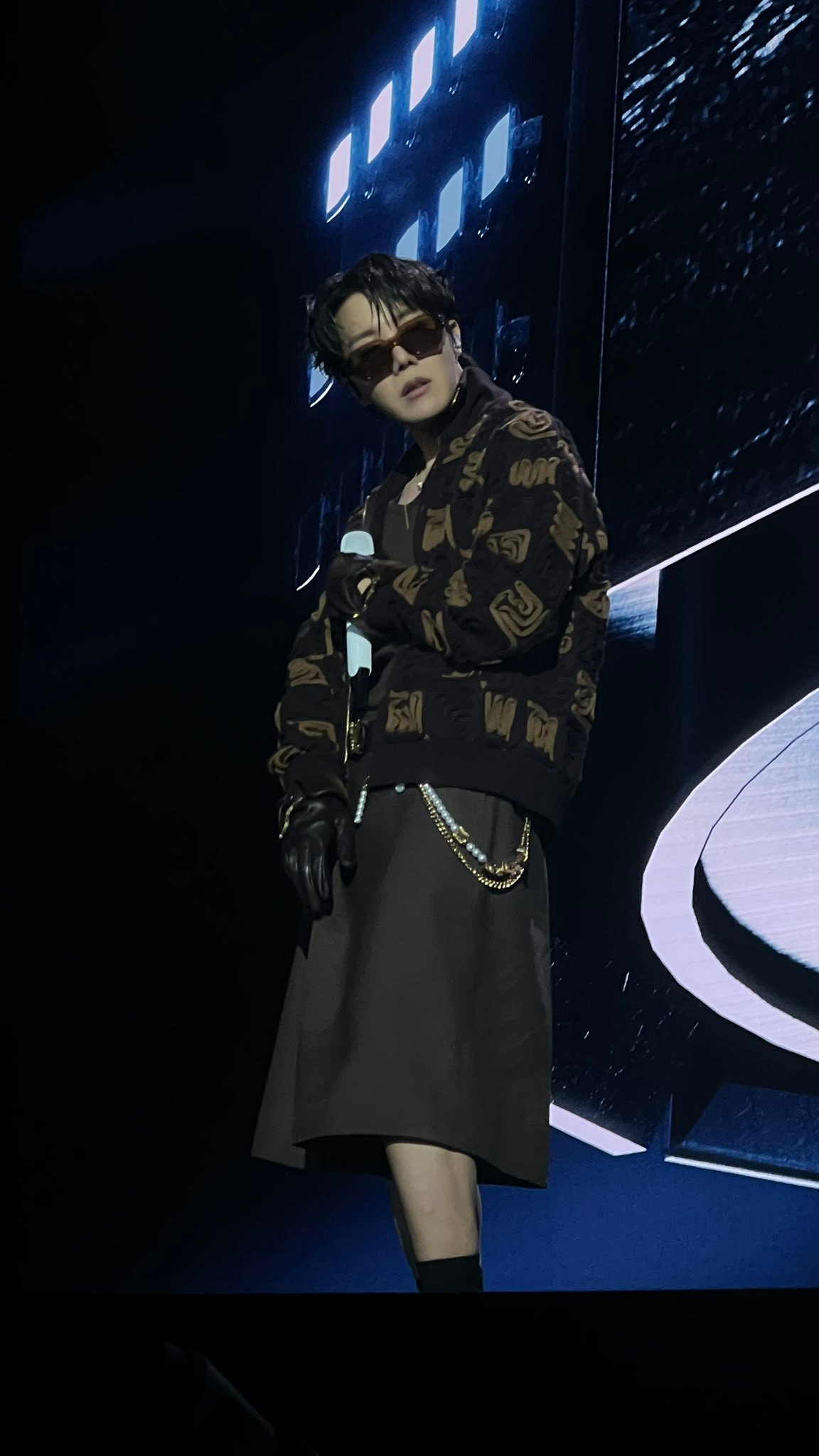 Rapper nhà BTS hút mắt khán giả bằng chuyển động cơ thể liên tục, nhịp nhàng và chất giọng "căng đét". Rapper nhà BTS hút mắt khán giả bằng chuyển động cơ thể liên tục, nhịp nhàng và chất giọng "căng đét".