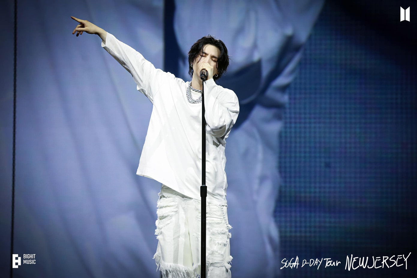 Ngày 22/9, thành viên SUGA đã nhập ngũ với tư cách nhân viên phục vụ cộng đồng. Anh không tổ chức sự kiện chào hỏi truyền thông và người hâm mộ nhằm hạn chế rủi ro do tập trung đám đông. Ngày 22/9, thành viên SUGA đã nhập ngũ với tư cách nhân viên phục vụ cộng đồng. Anh không tổ chức sự kiện chào hỏi truyền thông và người hâm mộ nhằm hạn chế rủi ro do tập trung đám đông.