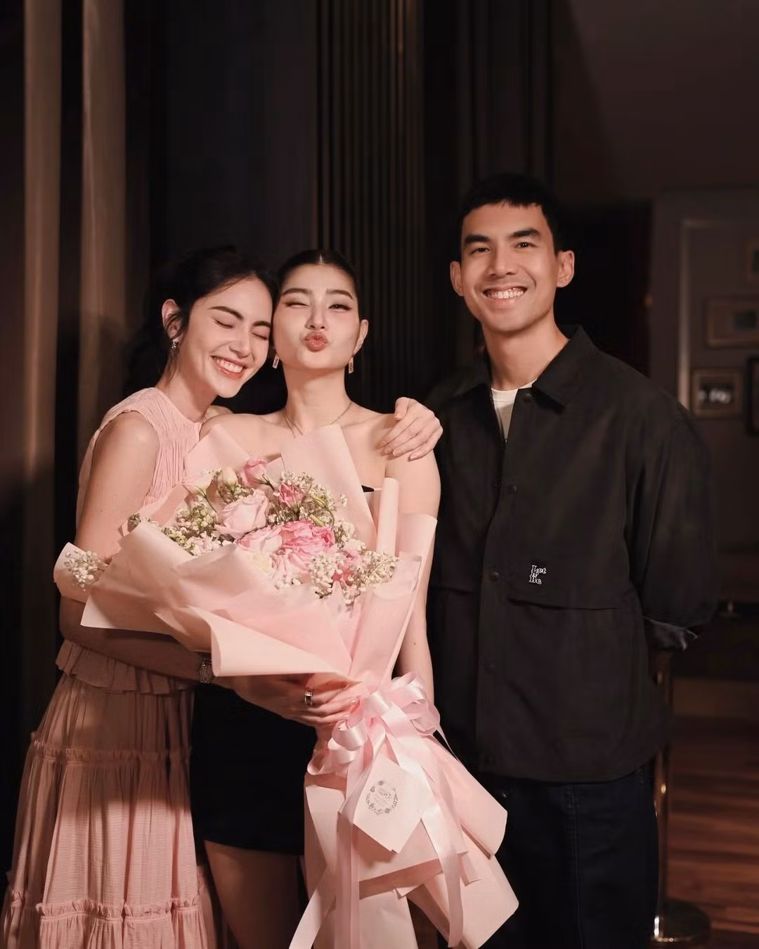 Cả hai vẫn thường chia sẻ khoảnh khắc ngọt ngào lên trang cá nhân.