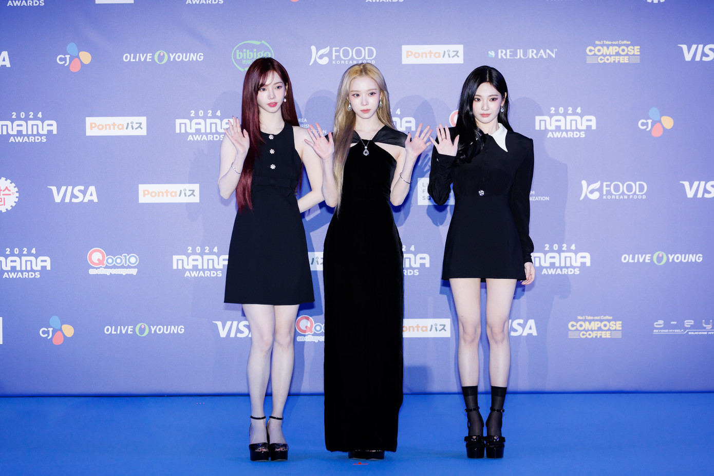 aespa "khuấy đảo" thảm đỏ MAMA với nhan sắc vô thực. Giselle vắng mặt vì đang trong quá trình hồi phục từ việc bị dị ứng. aespa "khuấy đảo" thảm đỏ MAMA với nhan sắc vô thực. Giselle vắng mặt vì đang trong quá trình hồi phục từ việc bị dị ứng.