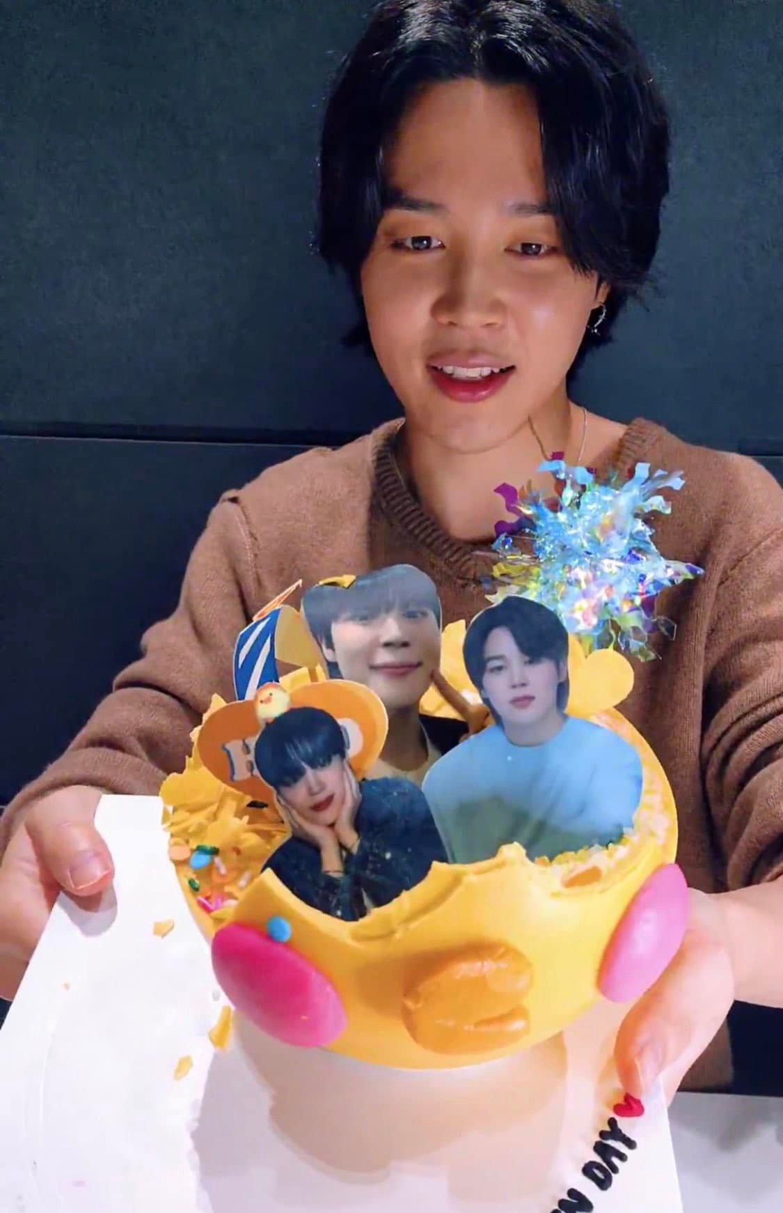 Sau khi thực hiện nghi thức "đập" bánh hơi mất sức thì chúng ta có thêm 3 Jimin. Sau khi thực hiện nghi thức "đập" bánh hơi mất sức thì chúng ta có thêm 3 Jimin.