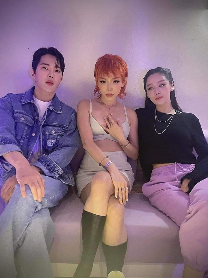 Ca sĩ Tóc Tiên cũng tham gia sự kiện, gây chú ý khi chụp chung với hai diễn viên The Glory - Kim Gun Wook và Cha Joo Young. Ca sĩ Tóc Tiên cũng tham gia sự kiện, gây chú ý khi chụp chung với hai diễn viên The Glory - Kim Gun Wook và Cha Joo Young.