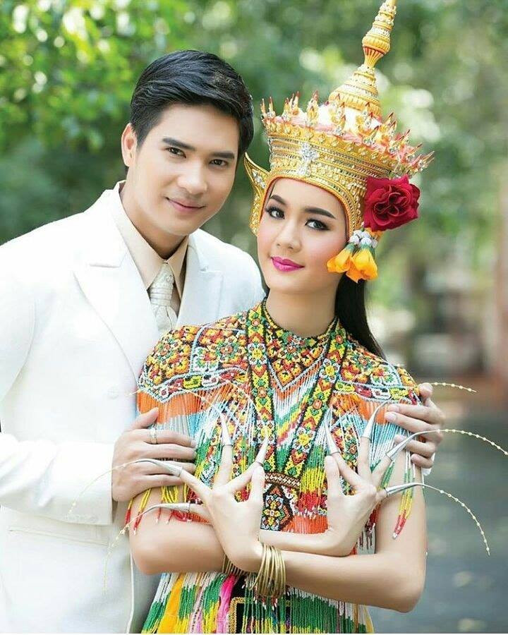 Nhờ nỗ lực không ngừng nghỉ, Bow thắng "Nữ chính xuất sắc nhất" tại Golden Kinnaree Award cho bộ phim Norah.