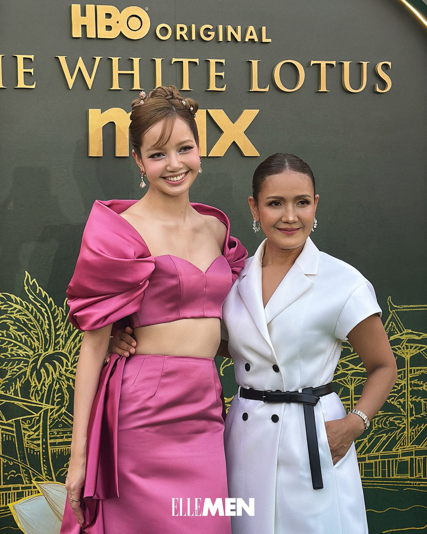 Lisa đến dự buổi ra mắt phim cùng khách mời đặc biệt, mẹ của cô. Bà cũng nhận được nhiều sự khen ngợi bởi nhan sắc trẻ trung của mình.