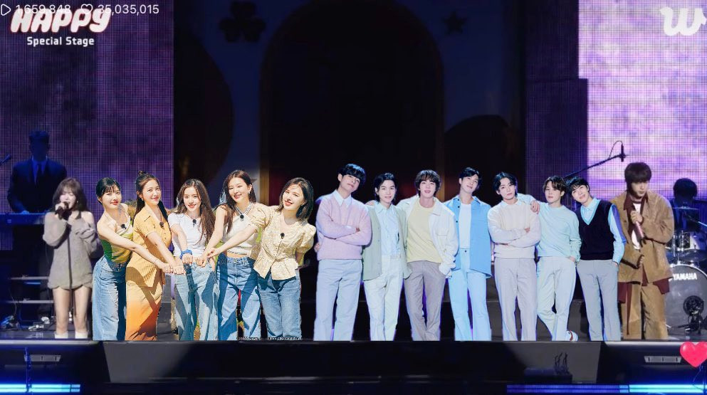 Khoảng cách giữa Jin và Wendy thậm chí còn đủ chỗ cho cả 12 thành viên hai nhóm. (Nguồn ảnh: @JJUNGKOOK_mona). Khoảng cách giữa Jin và Wendy thậm chí còn đủ chỗ cho cả 12 thành viên hai nhóm. (Nguồn ảnh: @JJUNGKOOK_mona).