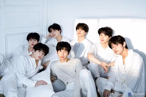 BTS là nhóm nhạc K-Pop đầu tiên sở hữu album tiếng Hàn đầu tiên debut vị trí đầu bảng xếp hạng Billboard 200 với Love Yourself: Tear.