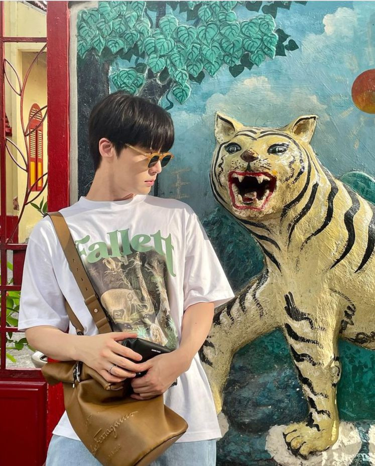 Vẻ tinh nghịch hiếm thấy của mỹ nam sinh năm 1987.