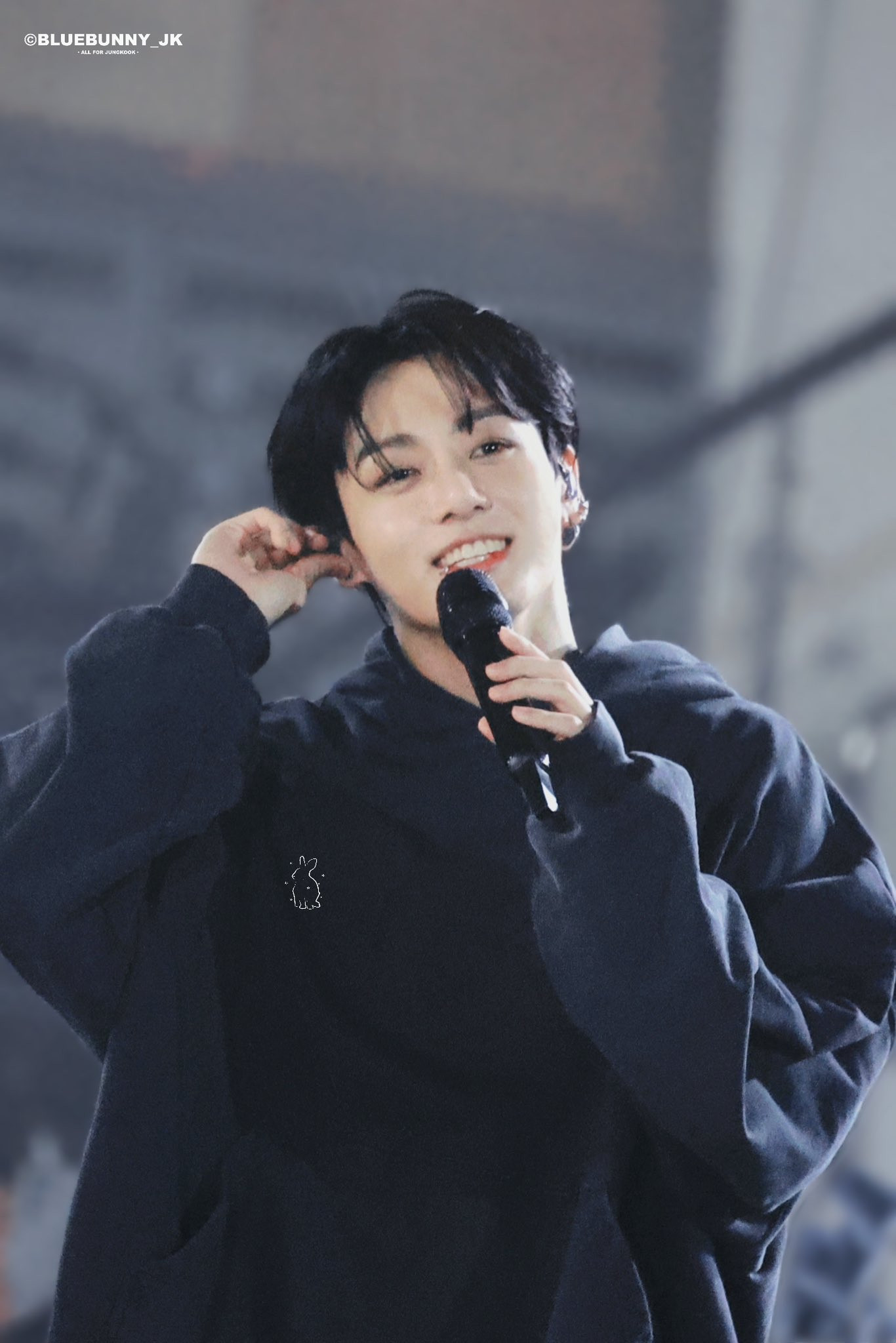 "Cậu là ánh sáng dẫn lối cho mình có thể đến gần cậu hơn." "Cậu là ánh sáng dẫn lối cho mình có thể đến gần cậu hơn."