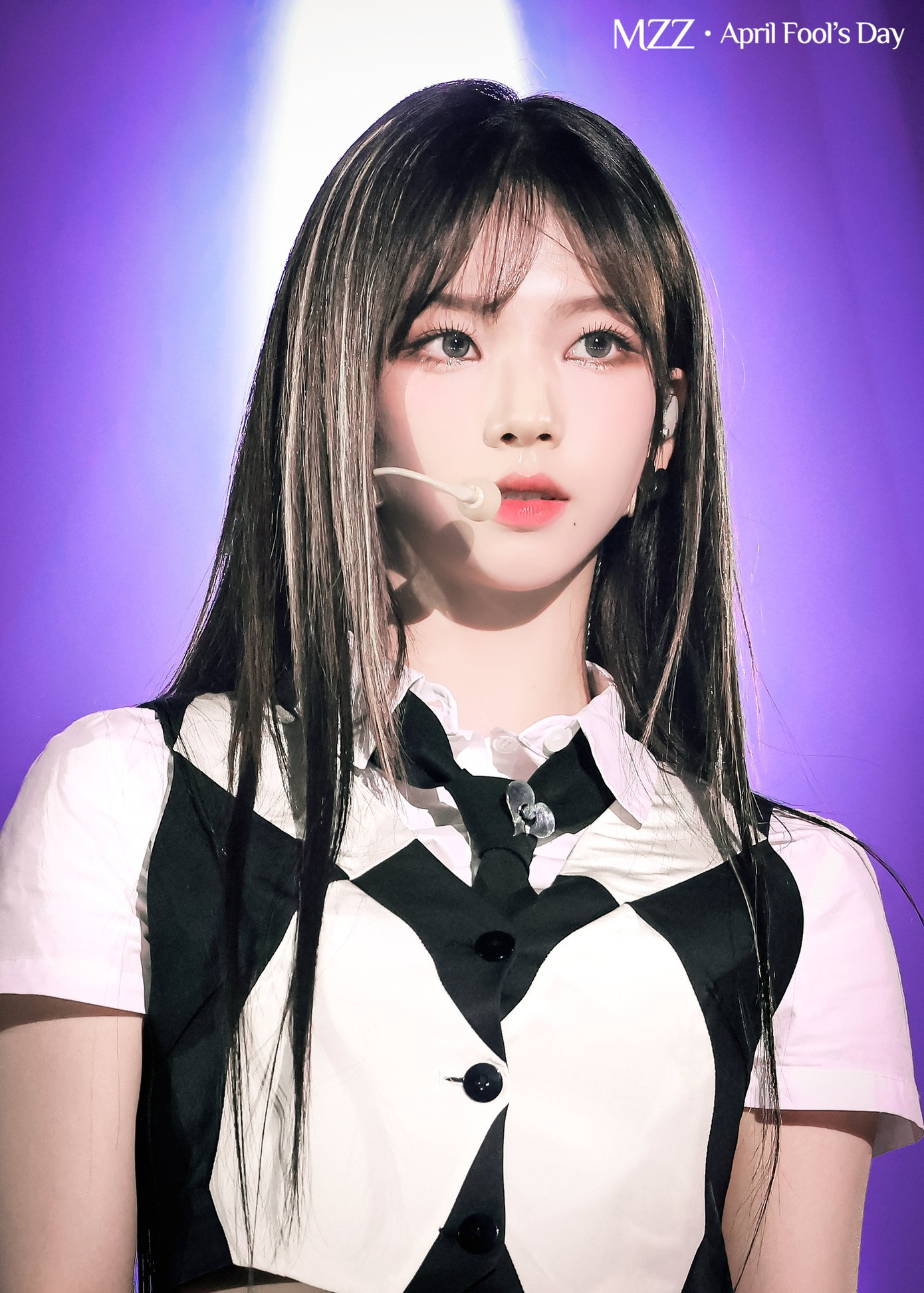 Là leader cũng như người chịu trách nhiệm phát ngôn của aespa, do đó mọi hành động và lời nói của Karina đều bị đánh giá khắt khe hơn bất kì thành viên nào. Là leader cũng như người chịu trách nhiệm phát ngôn của aespa, do đó mọi hành động và lời nói của Karina đều bị đánh giá khắt khe hơn bất kì thành viên nào.