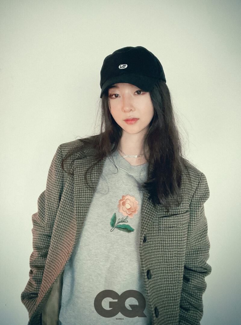 Sự nhúng tay của Min Hee Jin làm gia tăng sự kì vọng dành cho album của V.