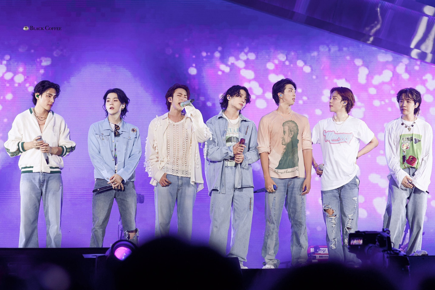 Bên cạnh đó, Bộ Văn hóa, Thể thao và Du lịch Hàn Quốc cho biết đã nhận được và sẽ tiến hành điều tra cáo buộc gian lận của BTS vào 7 năm trước. Bên cạnh đó, Bộ Văn hóa, Thể thao và Du lịch Hàn Quốc cho biết đã nhận được và sẽ tiến hành điều tra cáo buộc gian lận của BTS vào 7 năm trước.