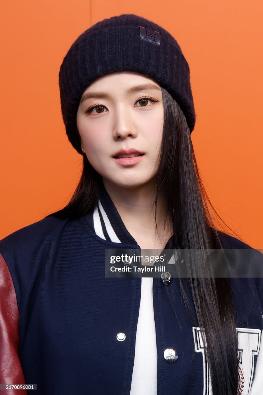 Lối make-up tối giản tôn nhan sắc lung linh tự nhiên, giúp Jisoo "vượt ải" ống kính của "hung thần" Getty Images.