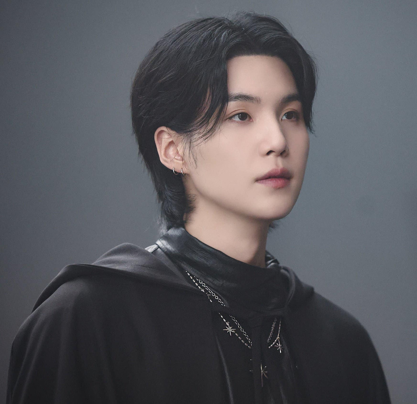 SUGA đang phải đối mặt với scandal lớn nhất trong sự nghiệp. SUGA đang phải đối mặt với scandal lớn nhất trong sự nghiệp.