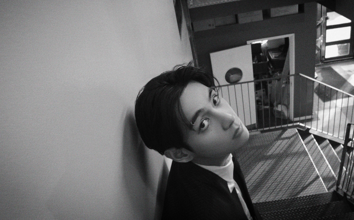 Cho tới màn khoe visual cùng chiếc khuyên mày cá tính, thách thức mọi góc chụp. Cho tới màn khoe visual cùng chiếc khuyên mày cá tính, thách thức mọi góc chụp.