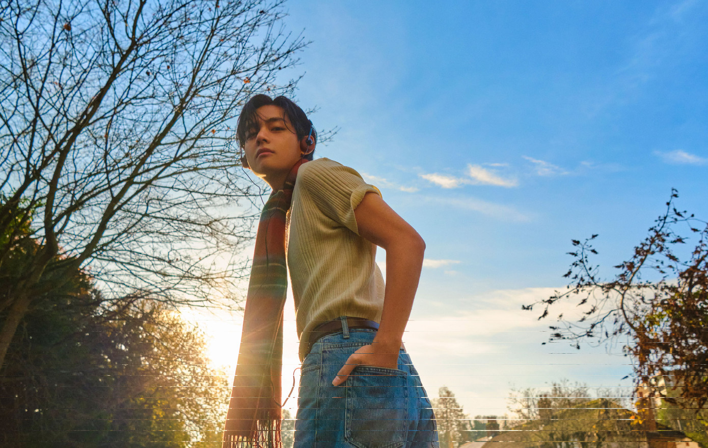 &quot;Chất liệu bạn trai&quot; trở lại bộ ảnh concept mới của V.