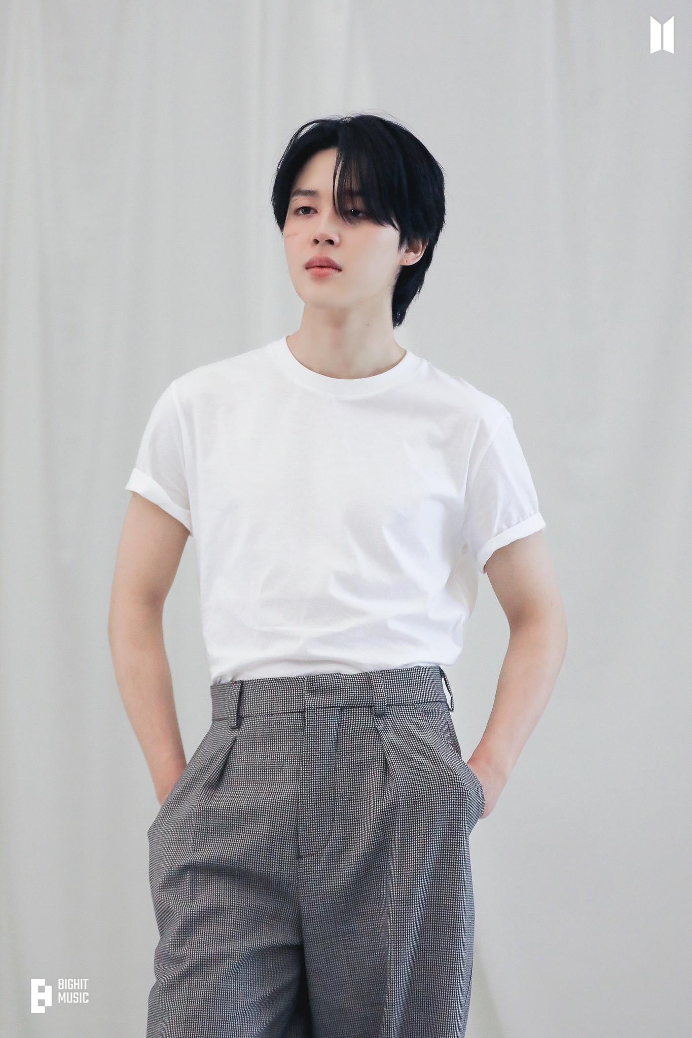 FACE là album solo đầu tiên trong lịch sử vượt hơn 1 triệu bản trong ngày đầu tiên phát hành. FACE là album solo đầu tiên trong lịch sử vượt hơn 1 triệu bản trong ngày đầu tiên phát hành.