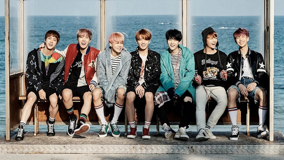 Spring Day chiếm một vị trí đặc biệt trong tim khán giả với thông điệp: Mọi u ám rồi sẽ trở nên dịu dàng và ấm áp như ánh nắng mùa Xuân. Spring Day chiếm một vị trí đặc biệt trong tim khán giả với thông điệp: Mọi u ám rồi sẽ trở nên dịu dàng và ấm áp như ánh nắng mùa Xuân.