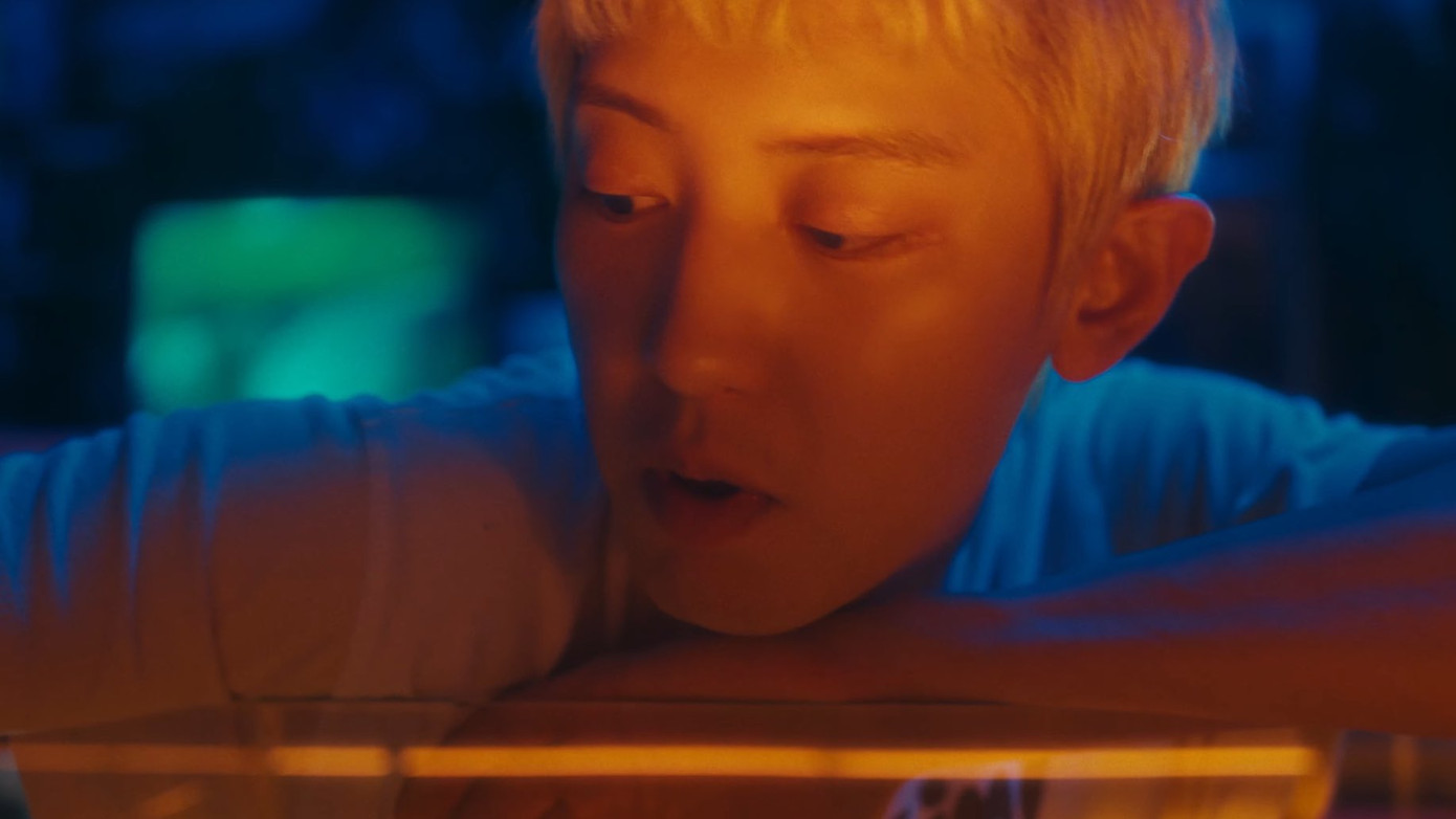 Diễn xuất đầy cảm xúc của Chanyeol cũng khiến fan phấn khích. Diễn xuất đầy cảm xúc của Chanyeol cũng khiến fan phấn khích.