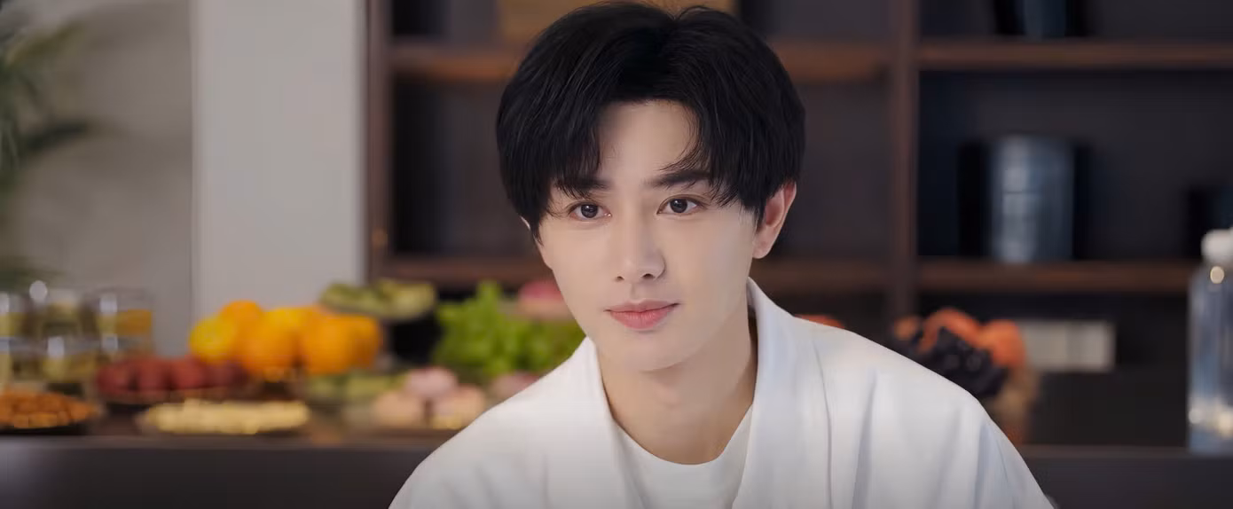 Bất kể là tạo hình hiện đại hay cổ trang, anh đều "ăn không để lại vụn".