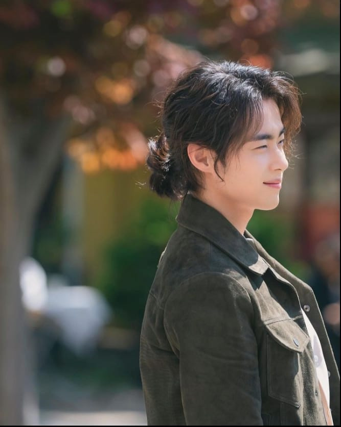 Kiểu tóc xoăn lãng tử xuất hiện trong tập cuối khiến người hâm mộ tiếc nuối vì chưa ngắm đã. Kiểu tóc xoăn lãng tử xuất hiện trong tập cuối khiến người hâm mộ tiếc nuối vì chưa ngắm đã.