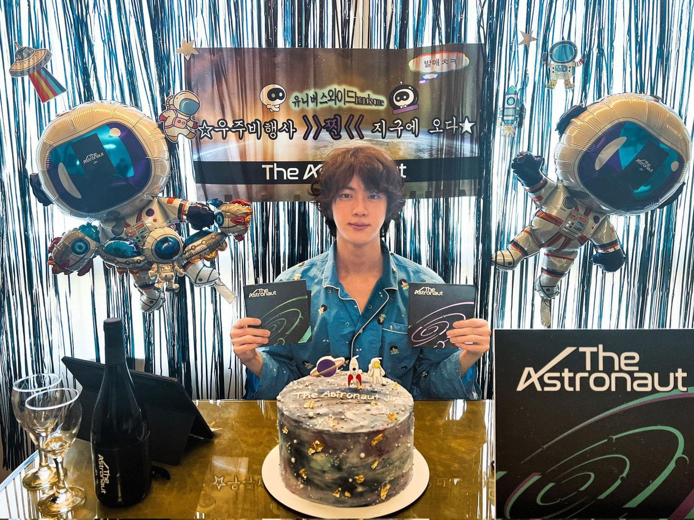 Anh cả BTS cho biết màn trình diễn tại concert của Coldplay ở Argentina có thể sẽ là lịch trình cuối cùng trước khi anh chính thức nhập ngũ. Anh cả BTS cho biết màn trình diễn tại concert của Coldplay ở Argentina có thể sẽ là lịch trình cuối cùng trước khi anh chính thức nhập ngũ.