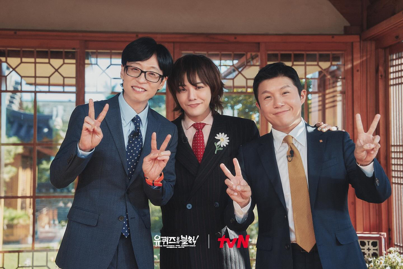 G-Dragon tái xuất show thực tế sau 12 năm. G-Dragon tái xuất show thực tế sau 12 năm.