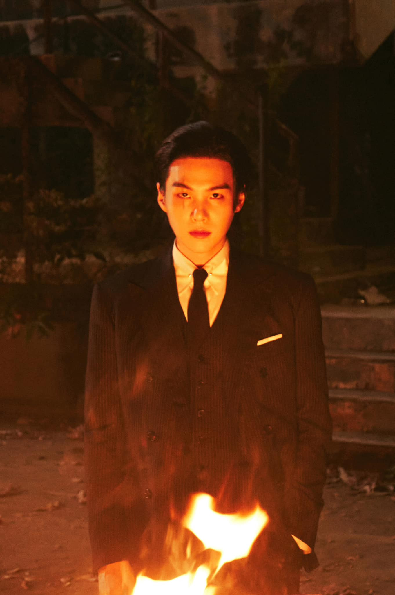 Agust D thời điểm ra mắt chứa đựng đầy sự tức giận và ngang tàng. Agust D thời điểm ra mắt chứa đựng đầy sự tức giận và ngang tàng.