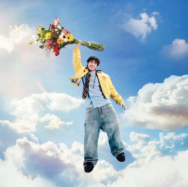 Ngoài tiếng "Yeah!" trơ trọi ở cuối teaser, toàn bộ giai điệu của Sweet Dreams sẽ mãi là một bí ẩn với người hâm mộ nếu không có bản nghe trước. Ngoài tiếng "Yeah!" trơ trọi ở cuối teaser, toàn bộ giai điệu của Sweet Dreams sẽ mãi là một bí ẩn với người hâm mộ nếu không có bản nghe trước.