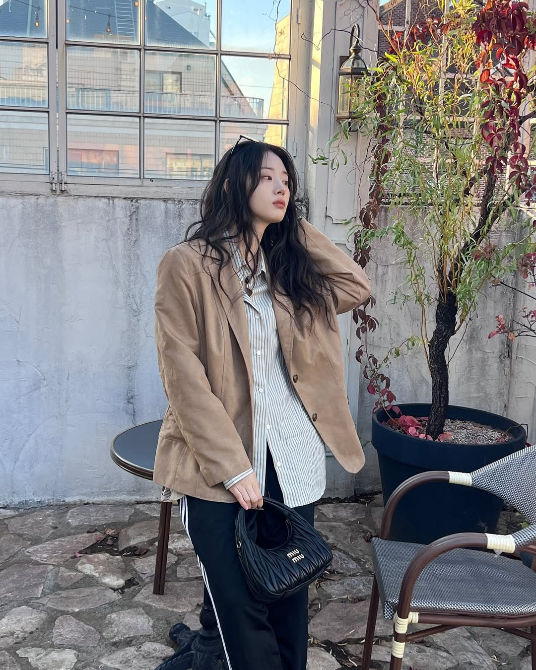 Shin Si Ah có phong cách đời thường trang nhã, hiện đại.