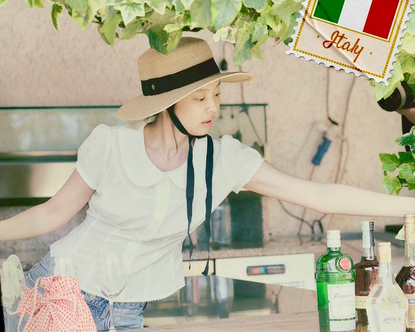 Thường xuất hiện với hình ảnh "IT girl" sang chảnh, kiêu kỳ, người hâm mộ tỏ ra thích thú khi thấy một khía cạnh giản dị và tràn đầy sức sống của Jennie. Giống như Thường xuất hiện với hình ảnh "IT girl" sang chảnh, kiêu kỳ, người hâm mộ tỏ ra thích thú khi thấy một khía cạnh giản dị và tràn đầy sức sống của Jennie. Giống như