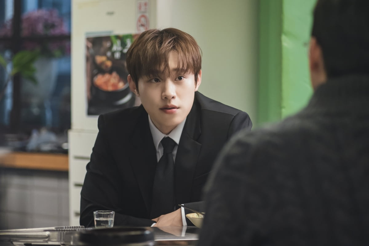 Kim Sung Cheol cũng nắm một suất ghi danh trong danh sách mỹ nam của Trò Chơi Tử Thần. Kim Sung Cheol cũng nắm một suất ghi danh trong danh sách mỹ nam của Trò Chơi Tử Thần.